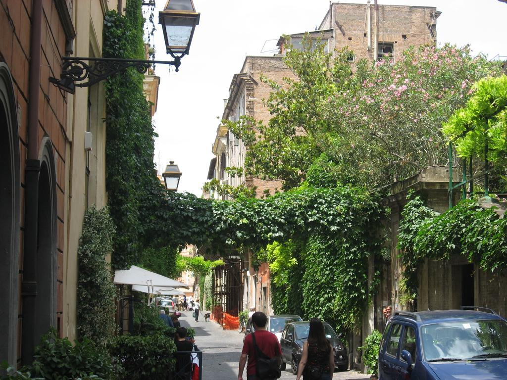 Margutta's Garden Rom